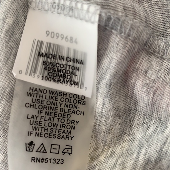 Vince Camuto Mixed Media Flutter Sleeve Top, Gray and White, Medium - Picture 6 of 7